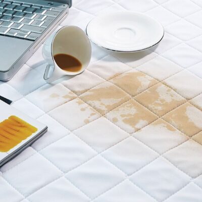 De beste tips voor het verwijderen van vlekken in bed