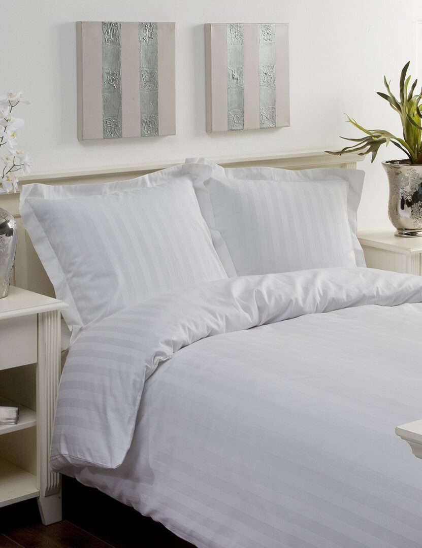 Papillon Uni Satin dekbedovertrek - Wit