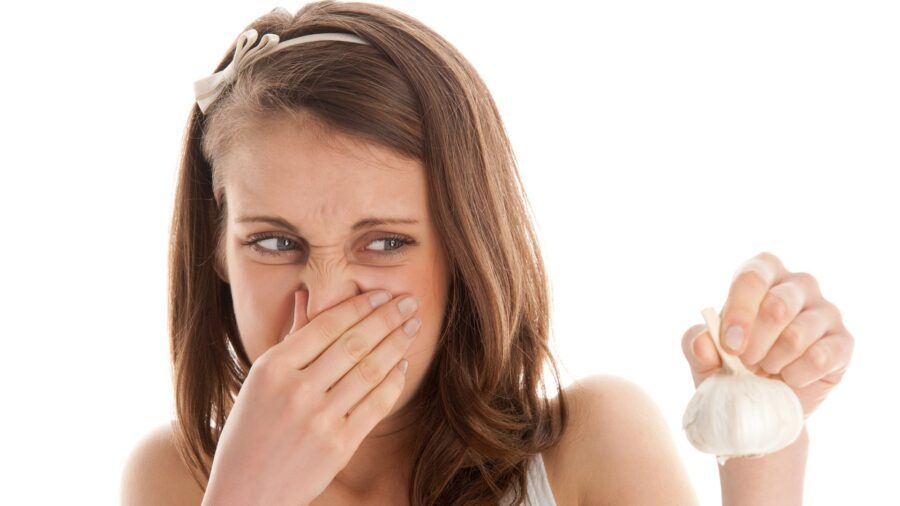 Waarom je knoflook onder je kussen moet leggen