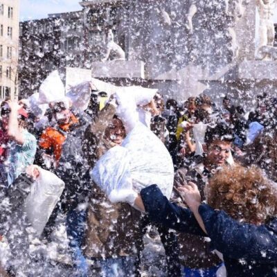 De beste hoofdkussens om je te wapenen voor Internationale Kussengevechtdag