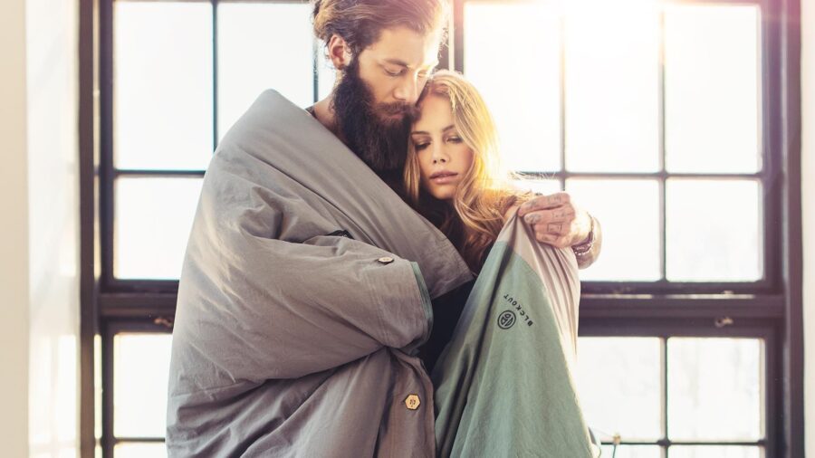 Een industriële slaapkamer met BLCKOUT