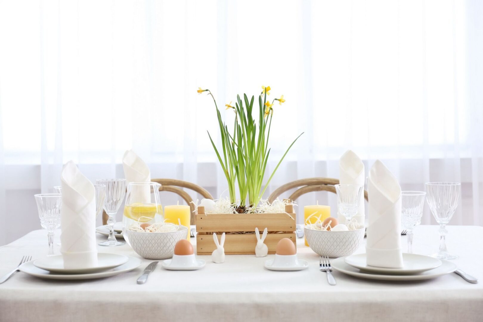 Gedekte tafel voor Pasen