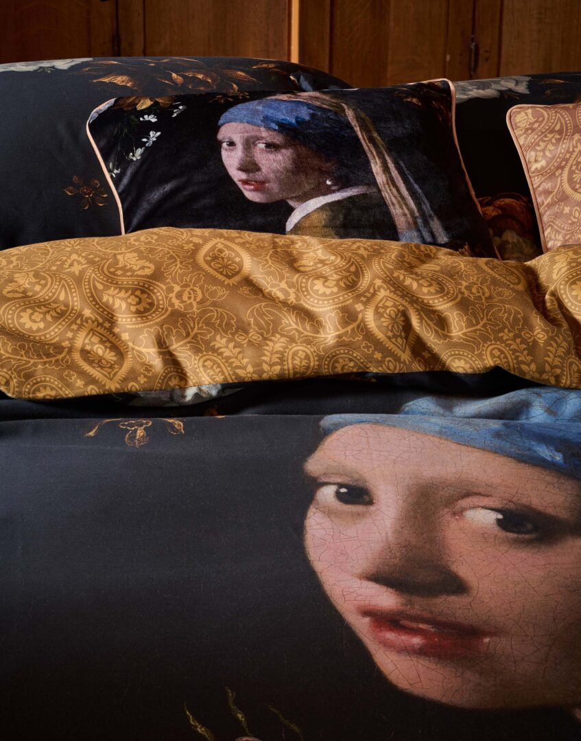 Essenza x Mauritshuis Floral Girl dekbedovertrek - Zwart