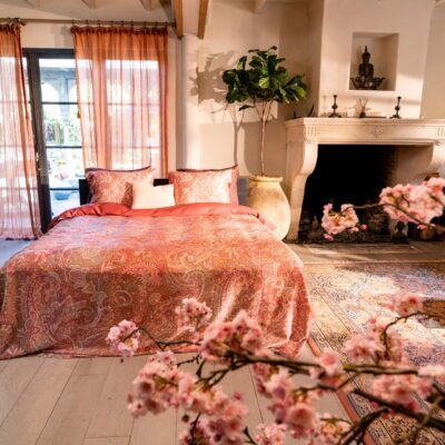 Kayori viert het Kersenbloesemfeest in je slaapkamer