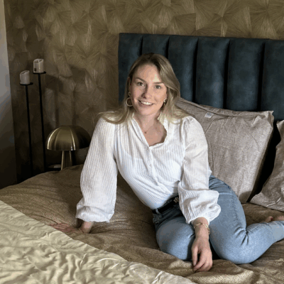 Binnenkijken: Ontdek de luxueuze slaapkamer van Kim