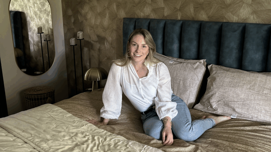 Binnenkijken: Ontdek de luxueuze slaapkamer van Kim