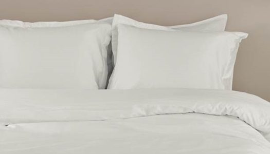 Snoozing Satin uni dekbedovertrek