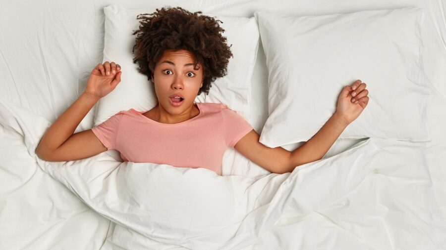 Stuiptrekkingen in je slaap: wat is het en wat doe je er aan?