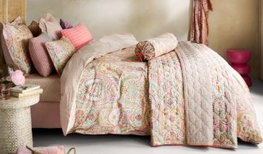 Bedsprei kopen? Ontdek in ons assortiment zowel klassieke als moderne en trendy bedspreien, verkrijgbaar in diverse kleuren, materialen en maten. Onze bedspreien zijn gemaakt van de fijnste materialen en voegen een prachtige finishing touch toe aan jouw slaapkamer!