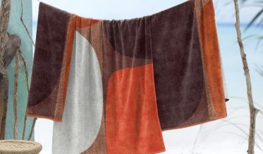 et merk Seahorse staat bekend om zijn leuke strandlakens in allerlei maten, kleuren en patronen. Of je nu op zoek bent naar een effen model of een strandlaken met een originele print, bij Seahorse vind je trendy badgoed van goede kwaliteit. Zo is er voor ieder wat wils.