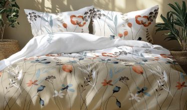 Satin d'Or betekent letterlijk 'satijn van goud'. Een toepasselijkere naam voor dit kwaliteitsmerk beddengoed is er niet. Satin d'Or kenmerkt zich door stijlvolle en unieke dekbedovertrekken van hoogwaardig katoen-satijn. Het merk zorgt voor een chique uitstraling in jouw slaapkamer.