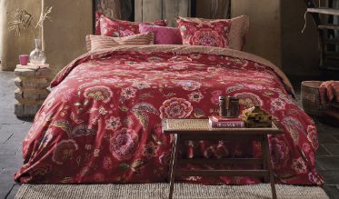 Pip Studio is een kleurrijk merk dat een complete lifestyle collectie biedt, waaronder sierlijke dekbedovertrekken. De producten kenmerken zich door oog voor detail, speciale afwerkingen en mix & match-dessins. Pip Studio’s motto is dan ook: ‘Happy products for Happy people’.