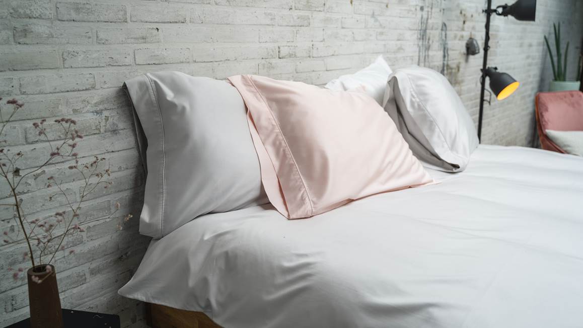 Kayori Aya dekbedovertrek