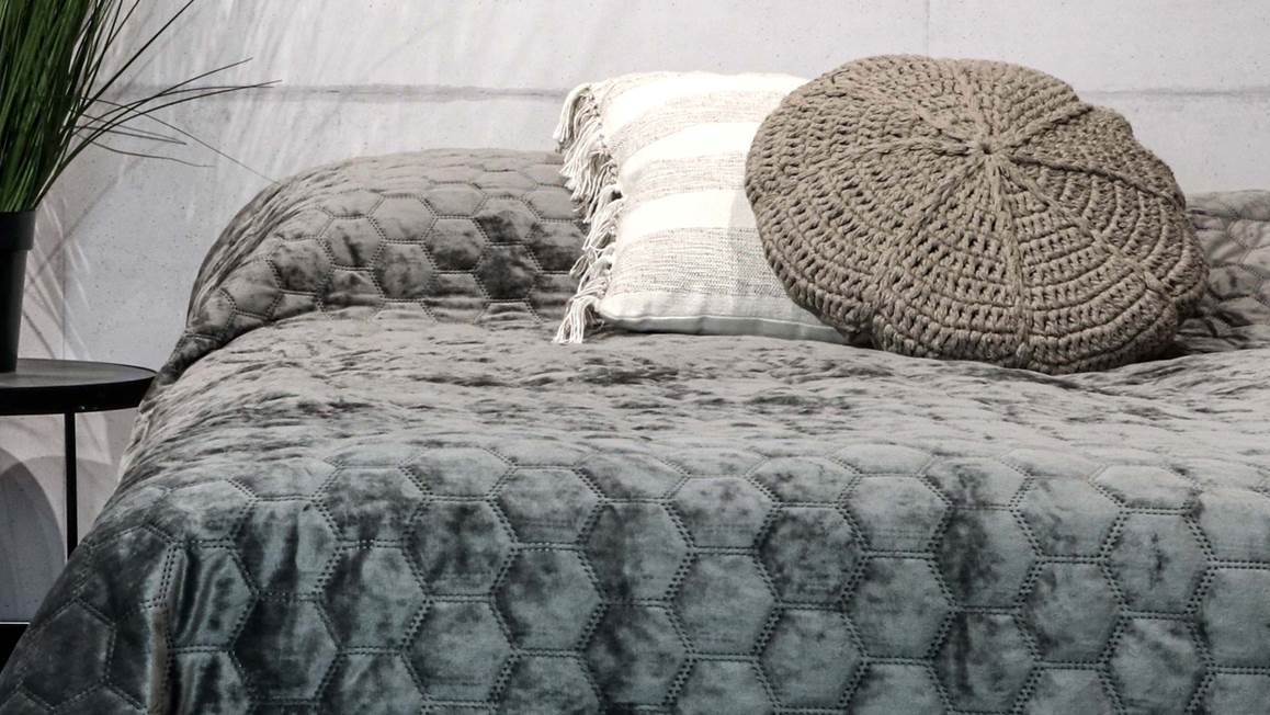 Unique Living bedsprei - Dark - Smulderstextiel.be