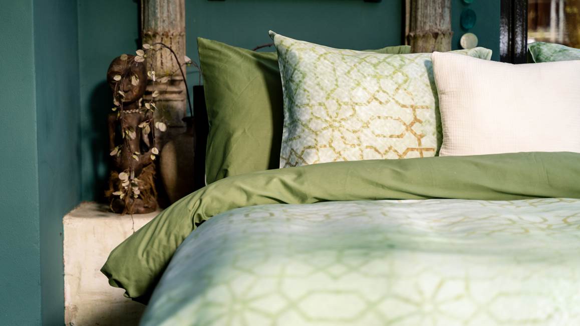 Kayori Zuru dekbedovertrek