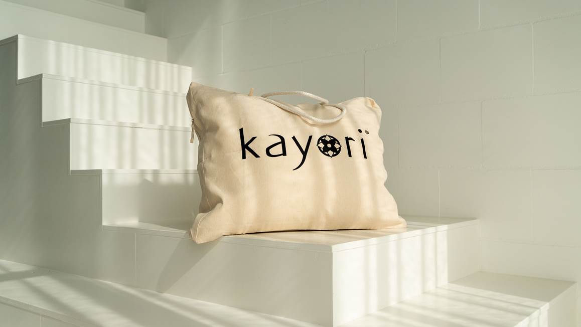 Kayori Ubashi bamboe zomerdekbed