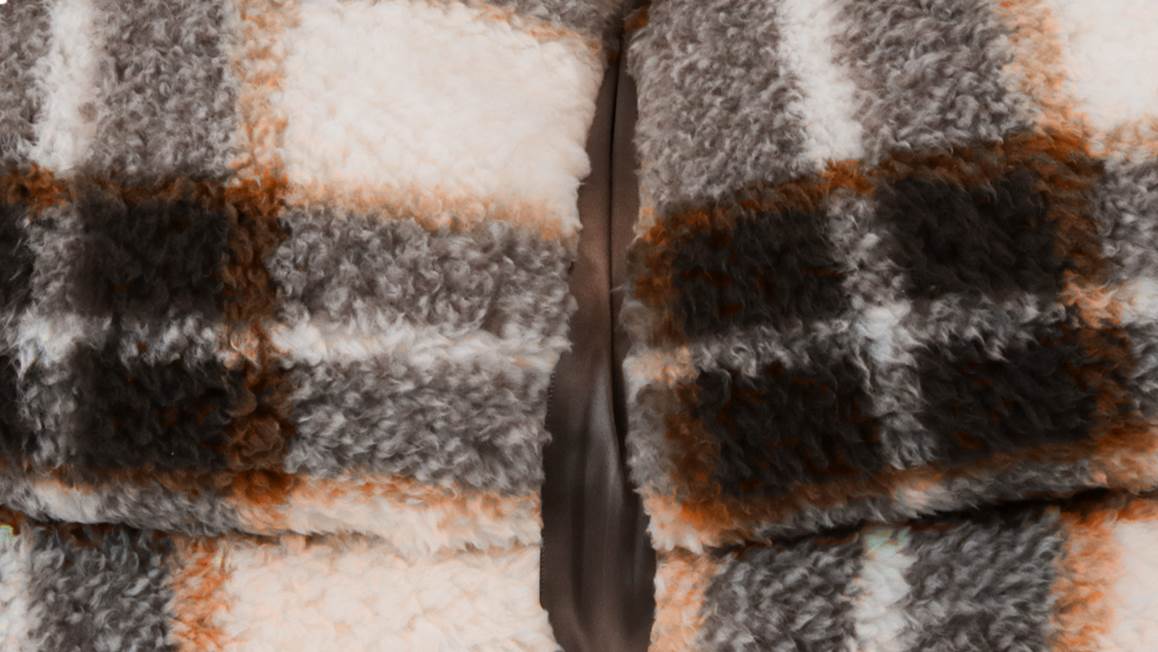 Unique Living Tris fleece plaid