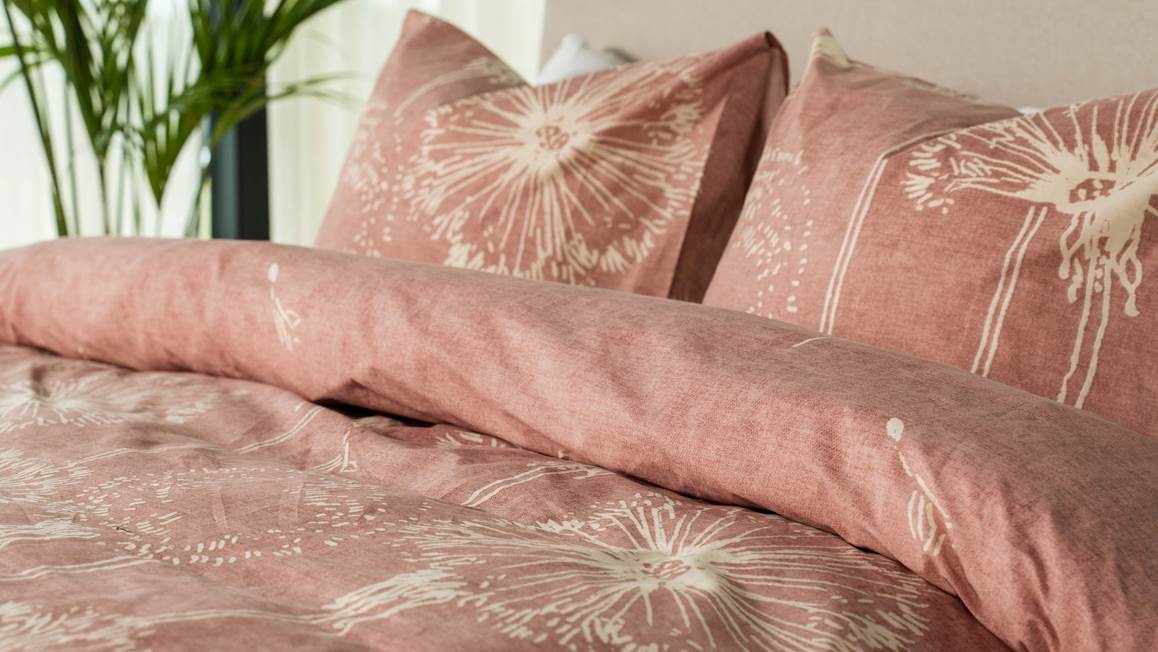 Kayori Mira dekbedovertrek