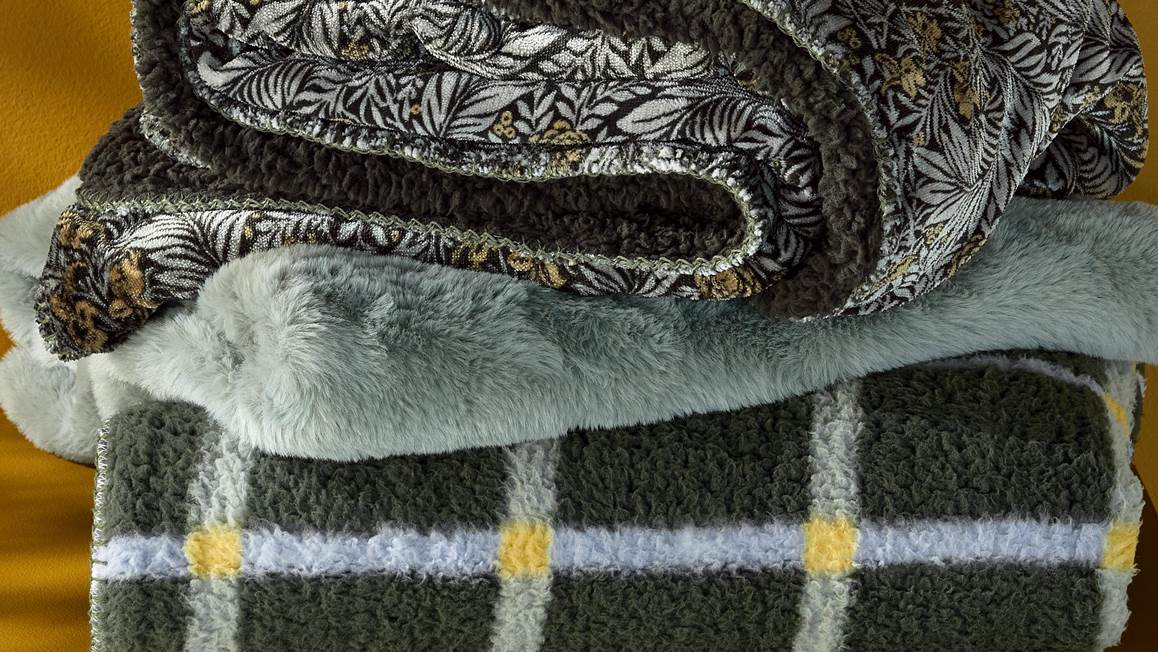 KAAT Amsterdam Cuddle Cloud fleece plaid