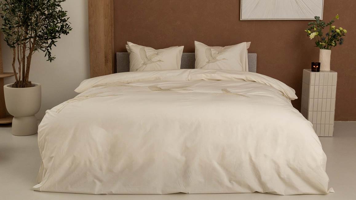 Kayori Hira dekbedovertrek