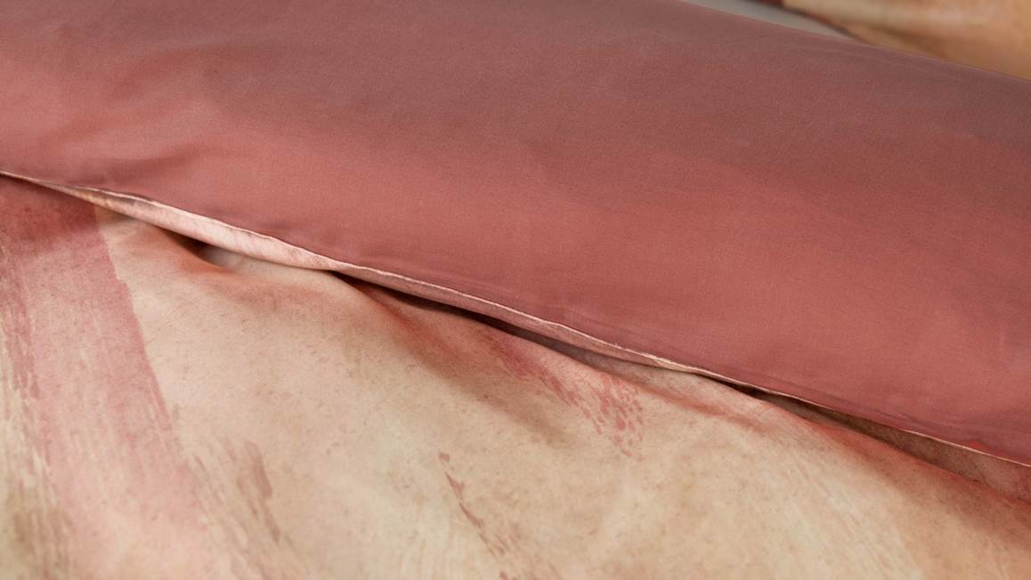 Kayori Suwo dekbedovertrek