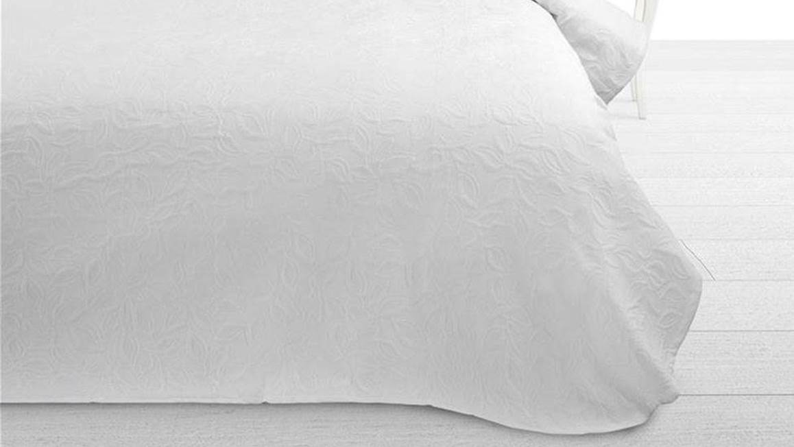 Fancy Embroidery Serena bedsprei