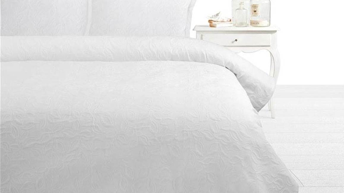 Fancy Embroidery Serena bedsprei